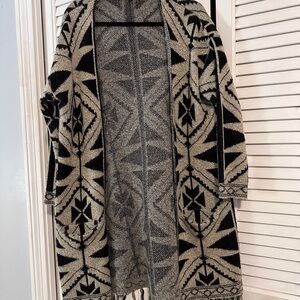 Elegant Black and Gray Patterned Cardigan